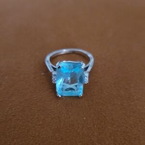 Elegant Silver and Blue Gemstone Ring